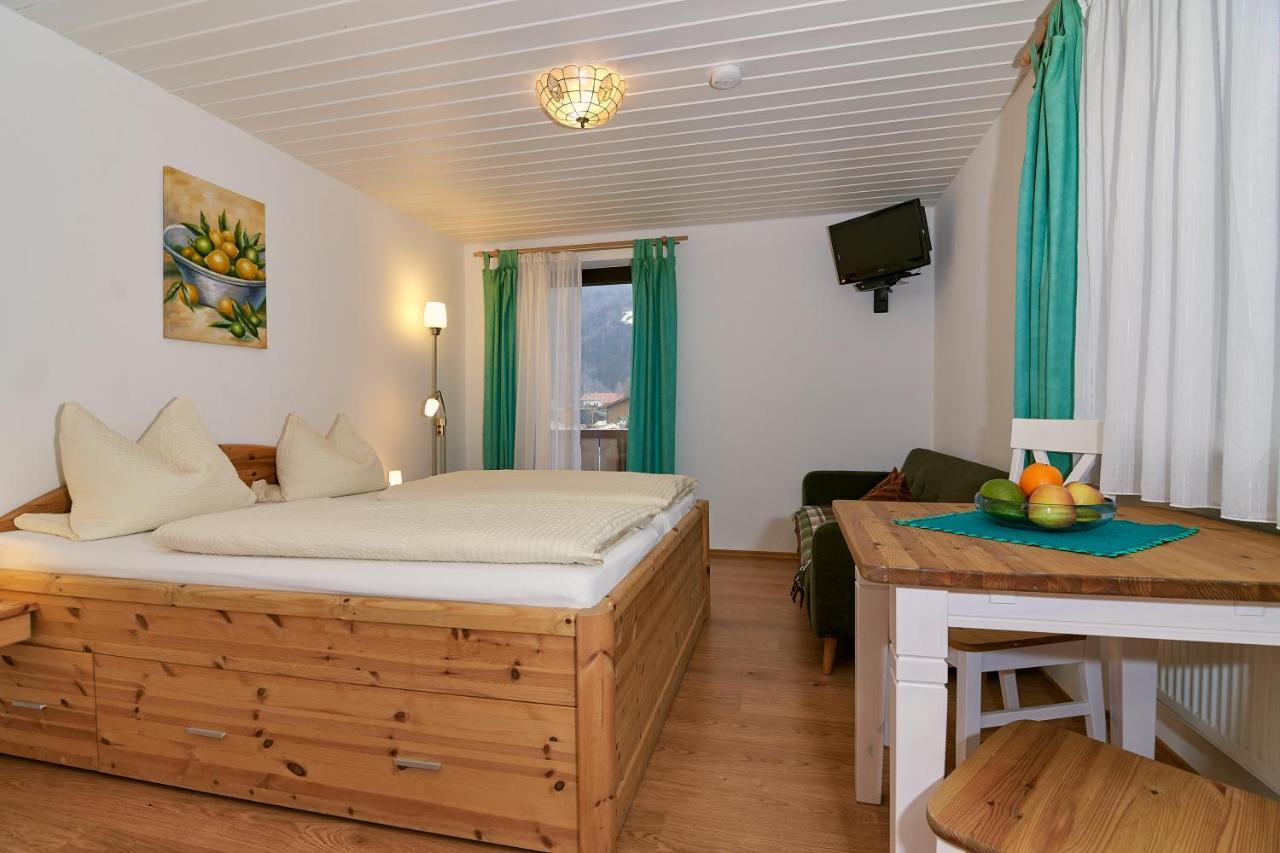 Dangl Gbr, Gaestehaus Sonnenhof - Inkl. Chiemgau Karte Bergen  Rum bild